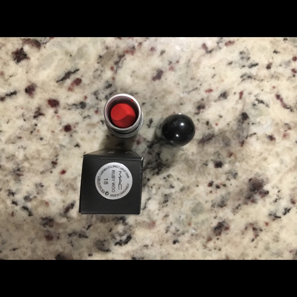 Women’s matte lipstick